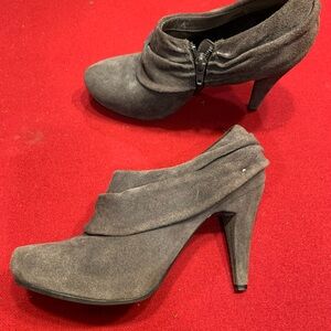 Worthington Charcoal Suede Heels